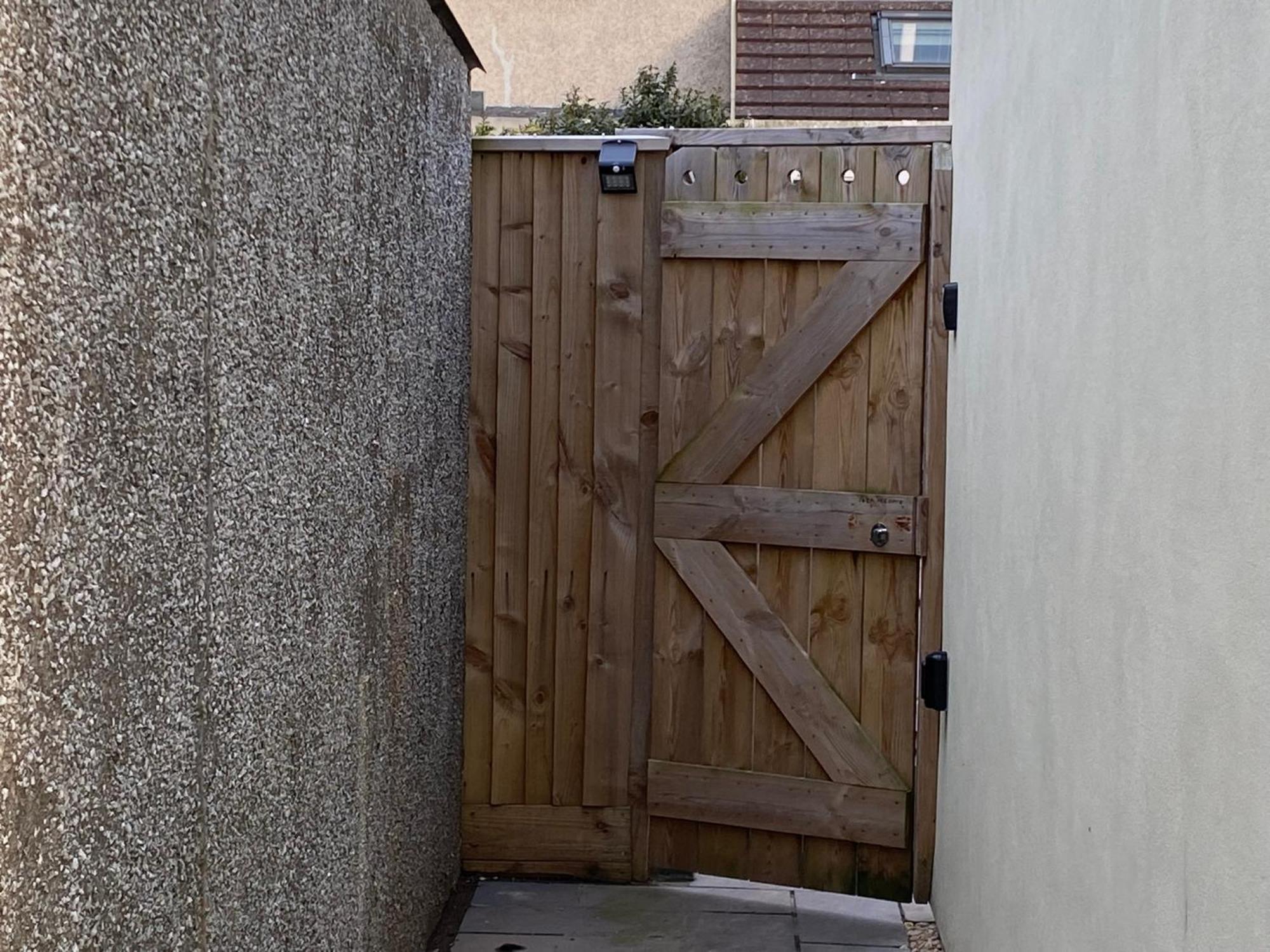 Glades Lovely Self Contained Apartment-studio In Super South West Location By Staystaycations Leilighet